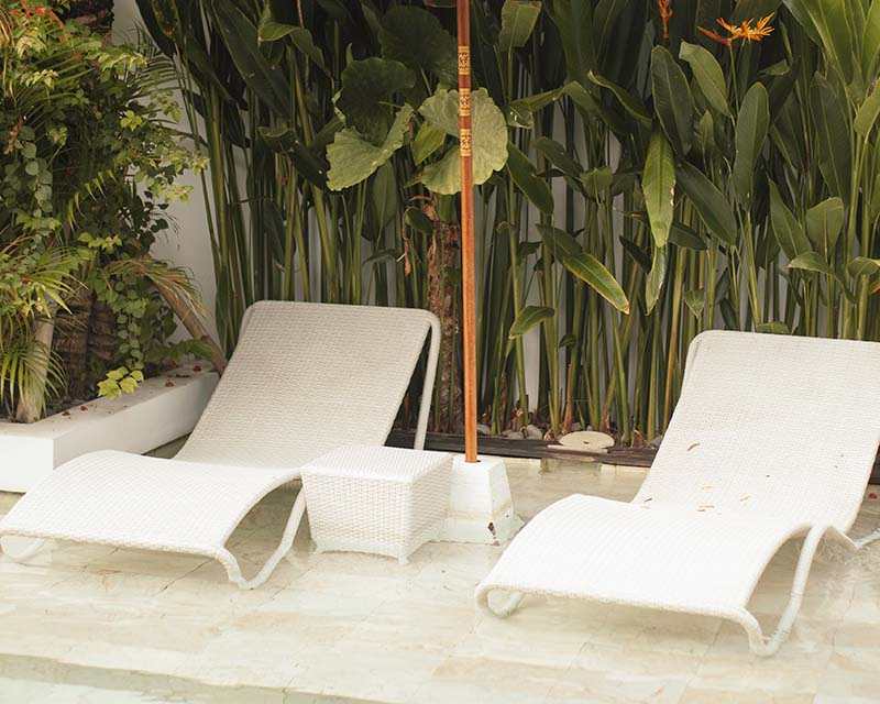 Erica Duran International | Blog Decoration | Tropical Lounge Chairs Poolside